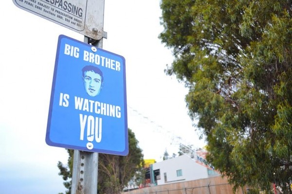 artiste_LaPenta_troll_Zuckerberg_menlo_park